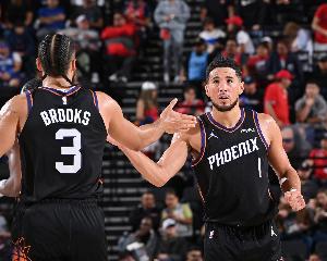 发生了什么？第三节最后不到三分钟 太阳轰出一波15-0结束